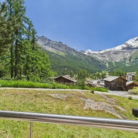 Charming Little Getaway In The Heart Of * Saas Fee